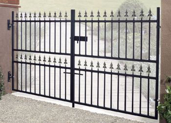 Balmoral Premium Spear Top Low Double Driveway Gate - Steel - Fits Gap 2438 mm x 1168 mm High - Electro Galv./Black Powder Coated