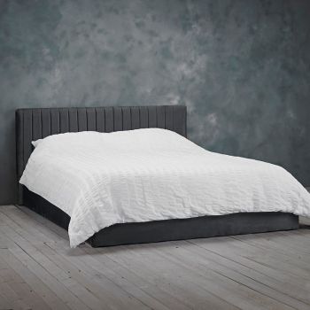 Berlin Kingsize Bed - Velvet - L210 x W168 x H87 cm - Silver