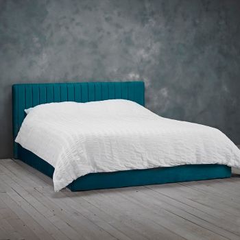 Berlin Kingsize Bed - Velvet - L210 x W168 x H87 cm - Teal