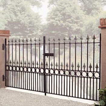 Balmoral Premium Spear Top Low Double Driveway Gate - Steel - Fits Gap 2134 mm x 1168 mm High - Electro Galv./Black Powder Coated