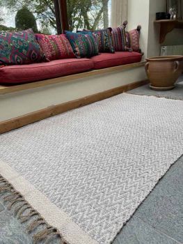 GRETA Soft Bedroom Rug Pale Herringbone Pattern - L70 x W115 - Grey