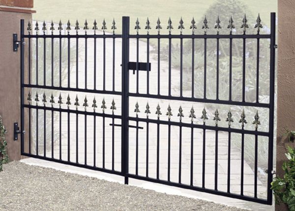 Balmoral Premium Spear Top Low Double Driveway Gate - Steel - Fits Gap 2438 mm x 1168 mm High - Electro Galv./Black Powder Coated