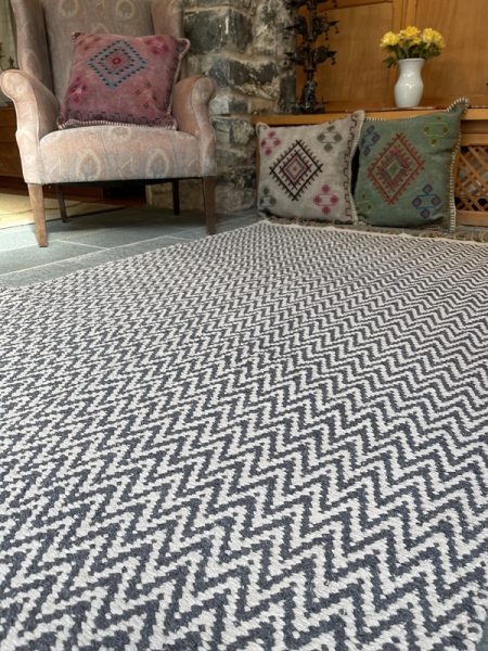 GRETA Soft Bedroom Rug Dark Herringbone Pattern - L90 x W150 - Grey