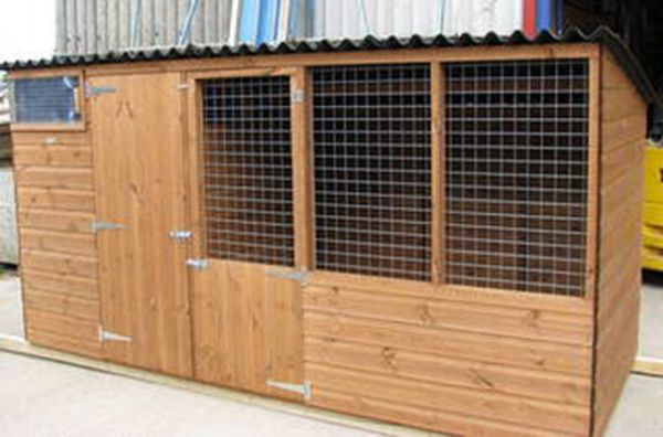 Baskerville Dog Kennel - L305 x W122 x H152 cm