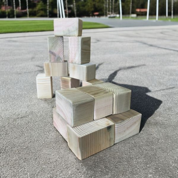 100x Small Regal Play Brick Blocks for Indoor and Outdoor Use - L7.5 x W4.5 x H4.5 cm